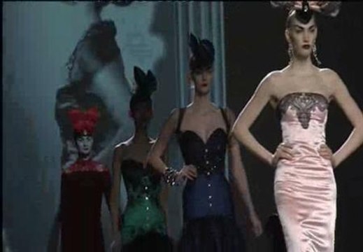 Maya Hansen recupera el glamour y la elegancia de las actrices de los años 50