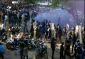 La policía carga contra los manifestantes en Maldivas