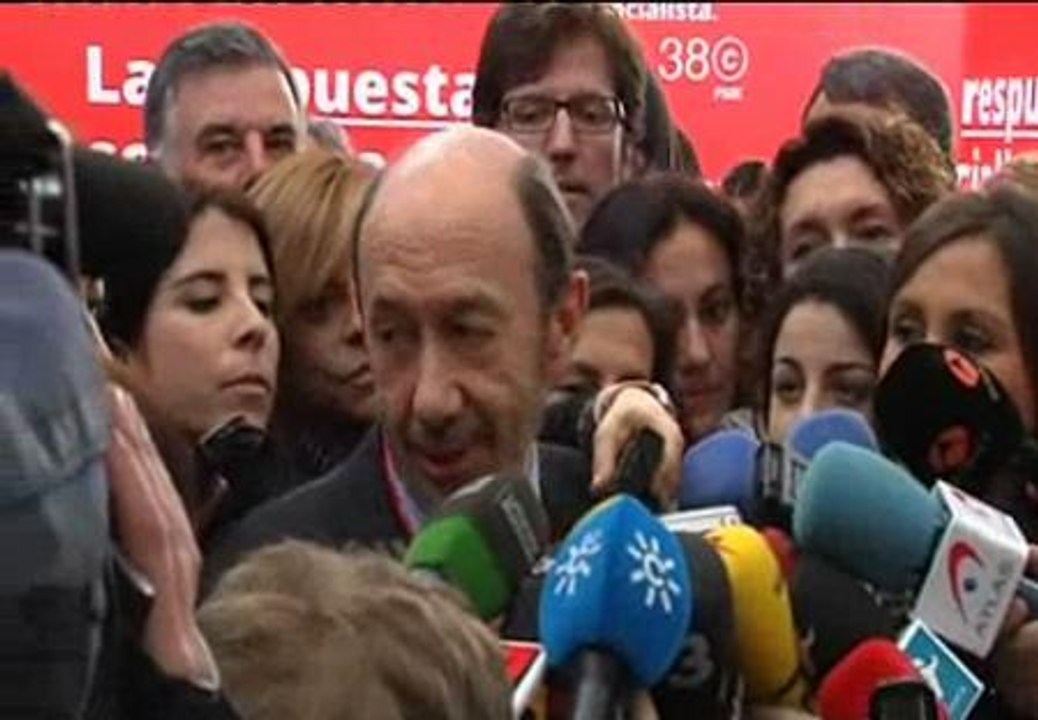 Rubalcaba llega al Congreso "satisfecho, confiado y muy agradecido"