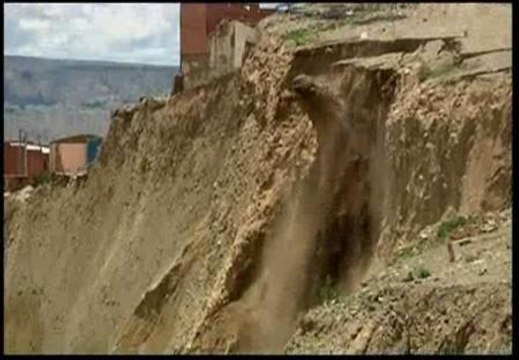 Un corrimiento de tierras en Bolivia destroza ocho casas