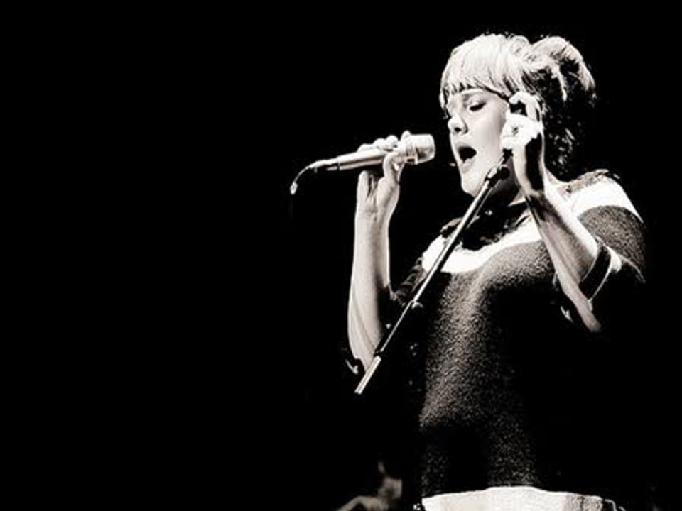 Adele le planta cara a Pablo Alborán