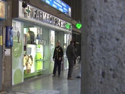 Dos encapuchados atracan una farmacia