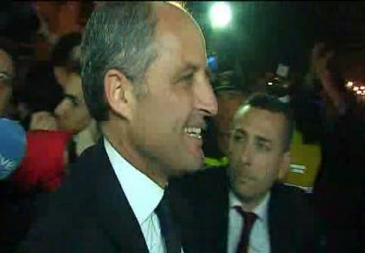 Camps, aclamado y abucheado a su salida del juicio