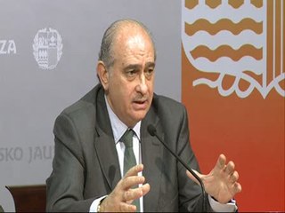 Ministro del Interior alerta de "movimientos" en ETA