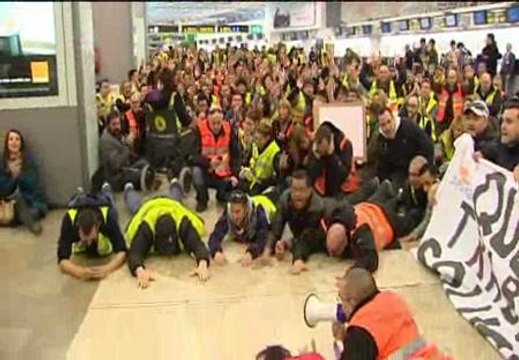 Protestas en Barajas de los trabajadores de Spanair