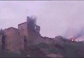 Impactantes imágenes de tanques en llamas en Homs (Siria)