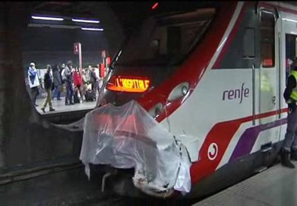 Dos trenes chocan en Barcelona causando 25 heridos leves