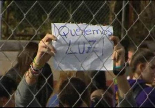 Dos institutos se quedan sin luz y calefacción por los impagos de la Generalitat