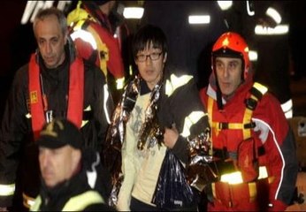 Rescatan a tres personas del crucero hundido