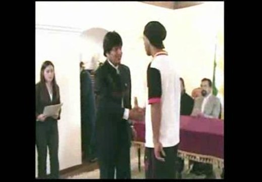 Evo Morales concede a Ronaldinho la Medalla al Mérito Deportivo
