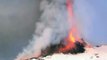 El volcán italiano Etna entra en erupción y dejando una nube de cenizas