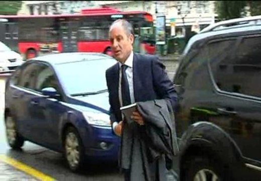 Camps lee en su juicio un libro sobre traiciones