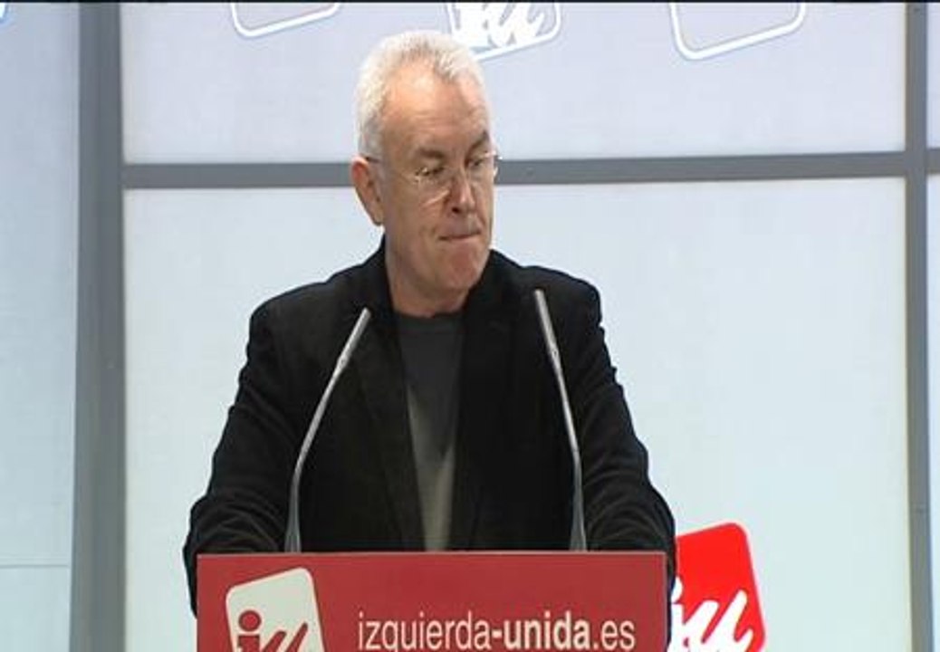 Cayo Lara: "Fraga se va sin que su partido haya condenado el franquismo"