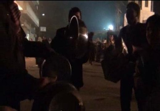 Los tiros dejan paso a las caceroras en Siria