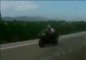En moto a 300 km/h por una  carretera  comarcal
