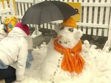 La Plaza Felipe II de Madrid se cubre de nieve