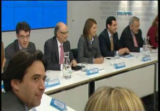 Montoro rectifica a De Guindos y dice que no habrá control de presupuestario a las CCAA