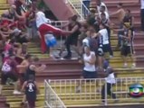 Violencia extrema en las gradas durante un partido de fútbol en Brasil