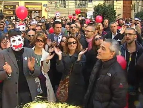 Trabajadores de Canal 9 protestan por el cierre de la televisión