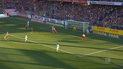 28e j. - Lewandowski manque le but de la victoire face à Fribourg