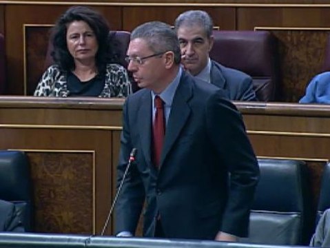 Monago: Nadie puede obligar a nadie a ser madre