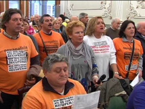 Los preferentistas trasladan su protesta al pleno de la Diputación de Pontevedra