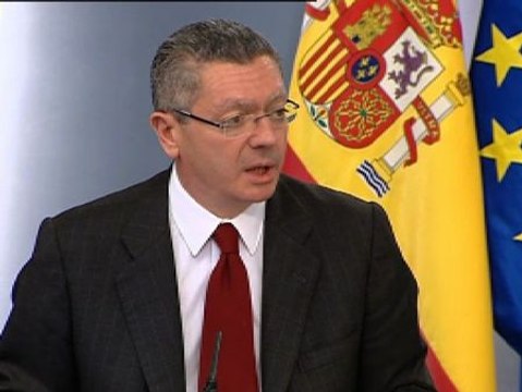 Cristina Cifuentes se desmarca de Gallardón y su reforma del aborto