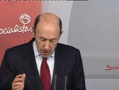Rubalcaba: 'Le pido al señor Rajoy que sea prudente'