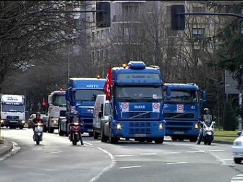 Camioneros en pie de guerra contra los nuevos peajes en Guipúzcoa