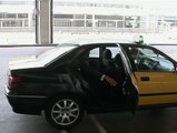 Un taxista es detenido por estafar a varios clientes en el aeropuerto de Barcelona