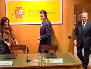 El Ministro de Industria dice que no ha podido evitar la subida de la luz que dijo que no iba a aplicar