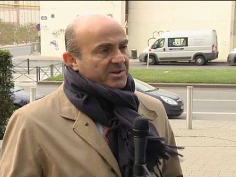 De Guindos no ve conflicto de intereses en la sanción de Almunia a clubes españoles