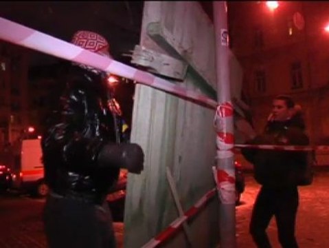 Miles de personas toman las calles de Kiev para pedir elecciones anticipadas