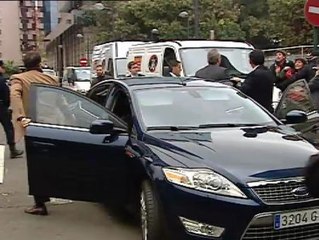 Los trabajadores de Canal 9 abuchean a Fabra en un nuevo acto