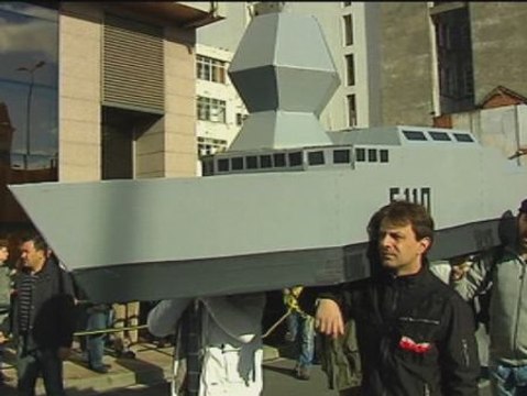 Miles de personas piden la subsistencia del sector naval en Ferrol