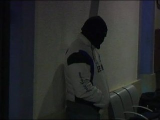 Ricart, encapuchado, abandona Ciudad Real en tren ante el estupor del resto de pasajeros