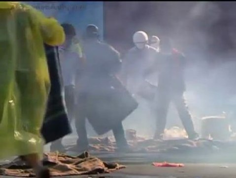 Aumenta el grado de violencia en las protestas antigubernamentales en Bangkok