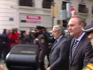 Los trabajadores de Canal 9 increpan a Fabra y piden su dimisión