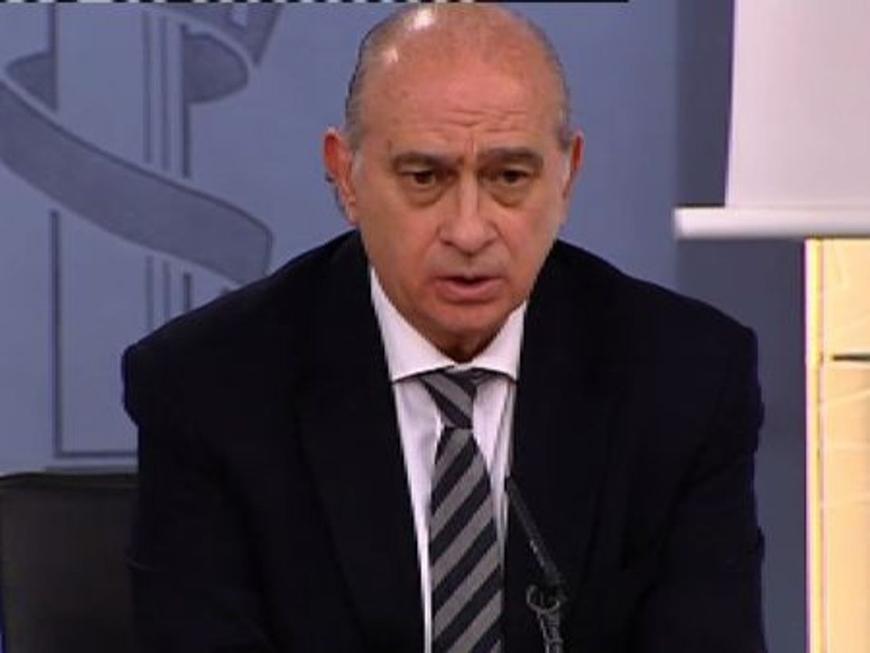 Fenández Díaz quiere sancionar las "ofensas a España" en manifestaciones