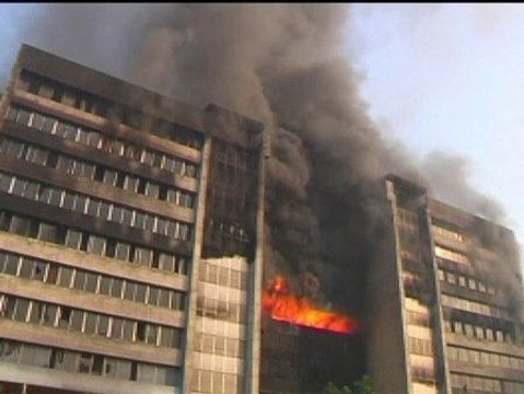 Las llamas arrasan una fábrica textil en Bangladesh