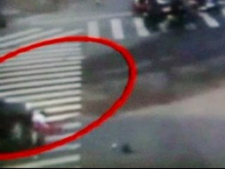 Brutal atropello a una ciclista en China