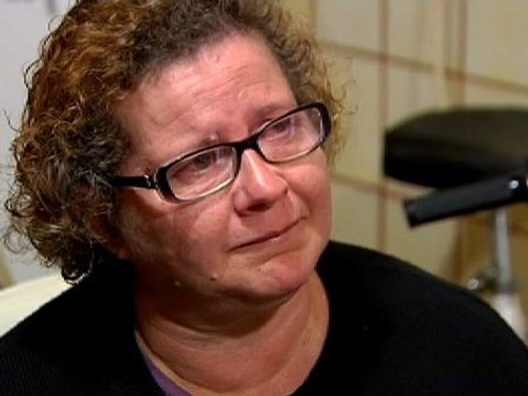 Paralizan el desahucio de una mujer que fue estafada con la titularidad de su casa