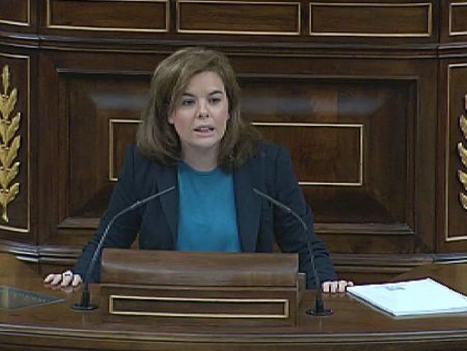 Sáenz de Santamaría dice que el coste medio de los viajes internacionales del presidente han bajado a la mitad