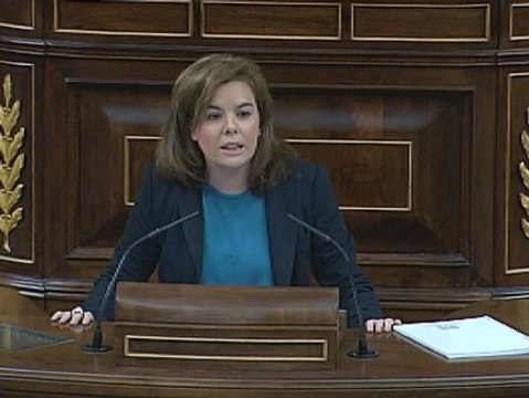 Sáenz de Santamaría dice que el coste medio de los viajes internacionales del presidente han bajado a la mitad