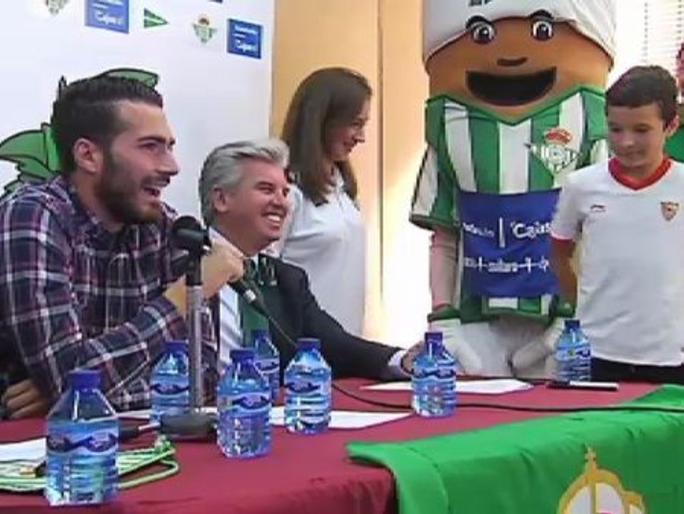 El Betis visita un colegio de Sevilla