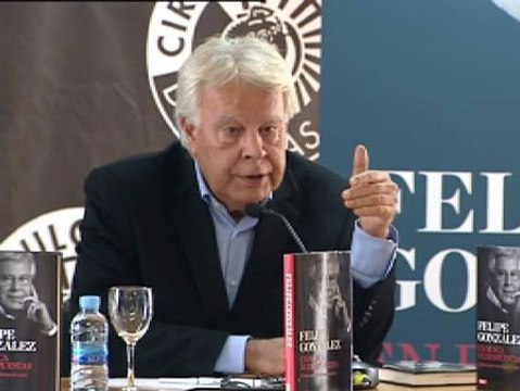 Felipe González: La crisis de liderazgo de Rubalcaba es una contradicción