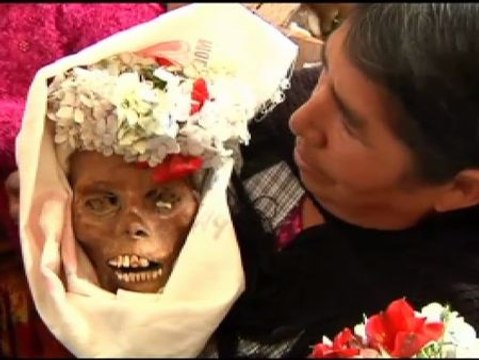 Los bolivianos celebran el día de las calaveras