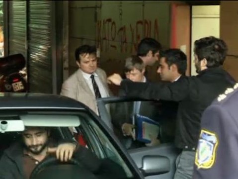 La troika abucheada en Grecia