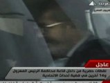 Primeras imagenes de Mohamed Morsi a su llegada al juicio