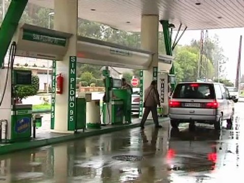 Dos atracadores asaltan una gasolinera de Tui, amenazando a sus empleados con una escopeta recortada